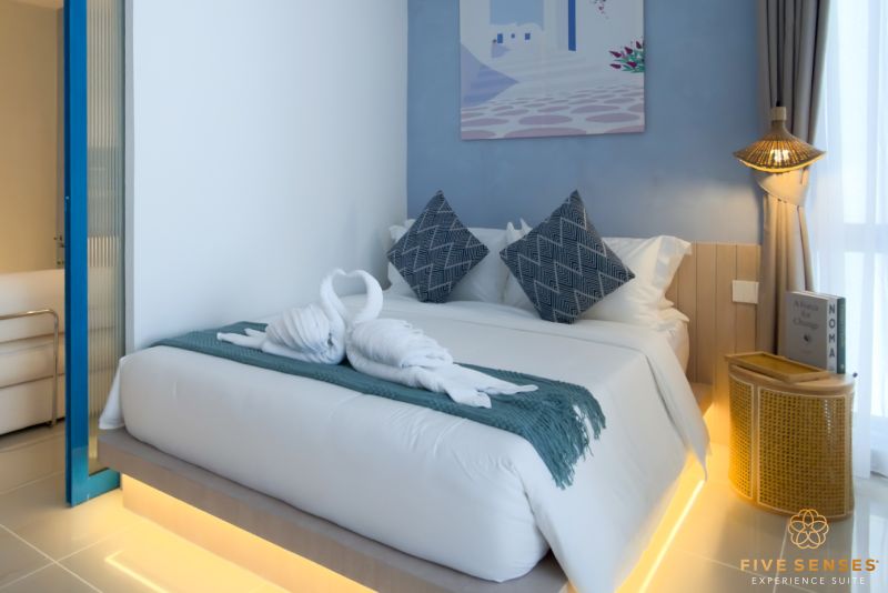 Premium One Bedroom Bathtub Suite - photo 1